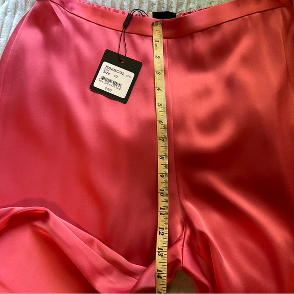 💕NWT St John Collection Liquid Satin top and pant Size: Top: M, pant: 10. - Picture 12 of 12